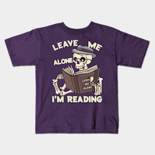 Skeleton Reading Book - Leave Me Alone I'm Reading V2 Kids T-Shirt